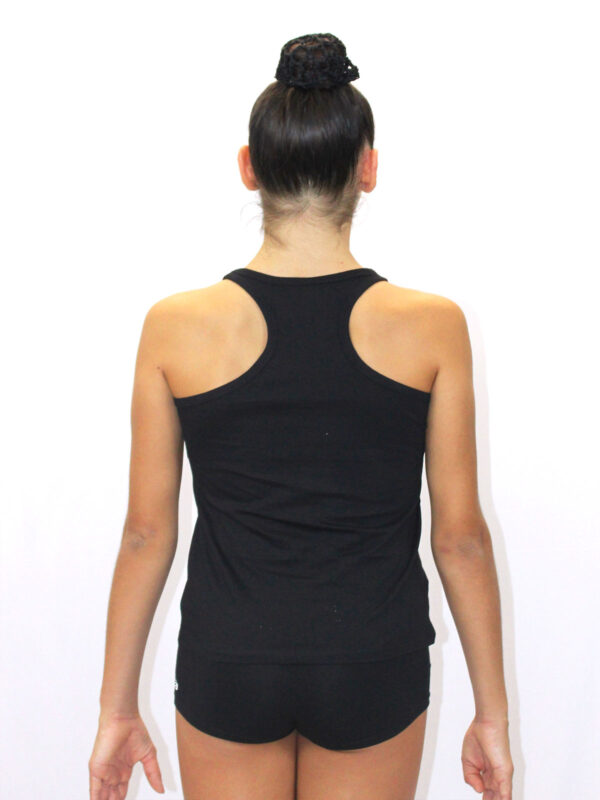 NADADORA-ESTRECHA-DETRAS